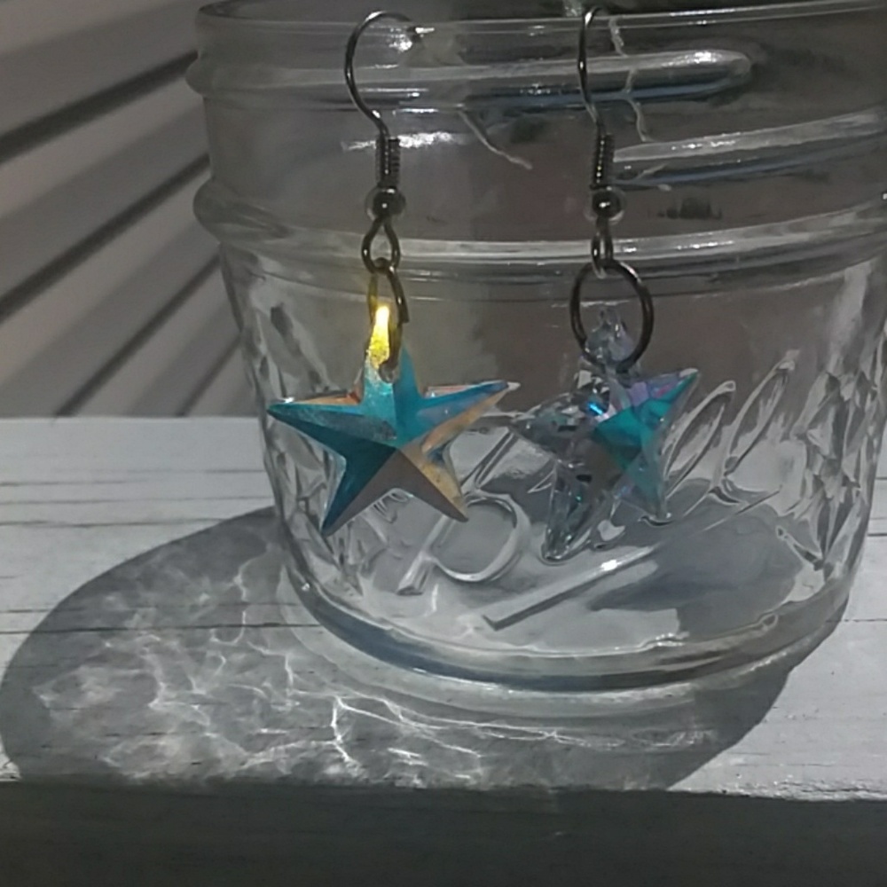 Swarvorskie crystal star earrings. - Picture 4 of 7